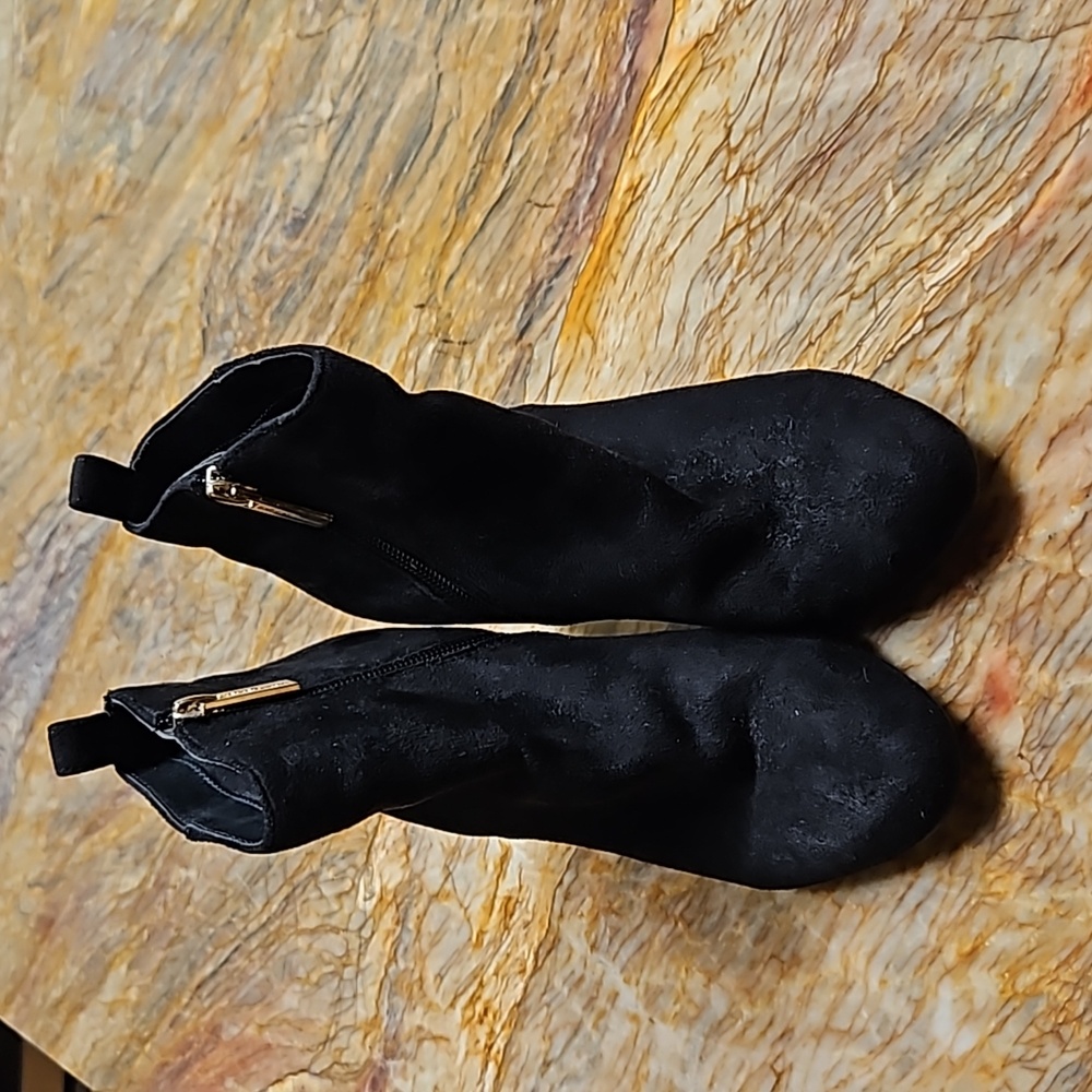 BCBGENERATION Suede Black Ankle Boots - 6